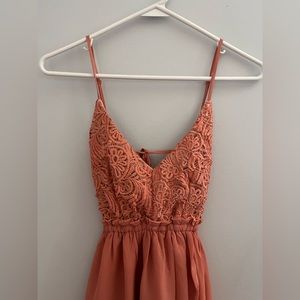 Romantic High-Low Dress Sz S – Floral Embroidery & Open Back Design